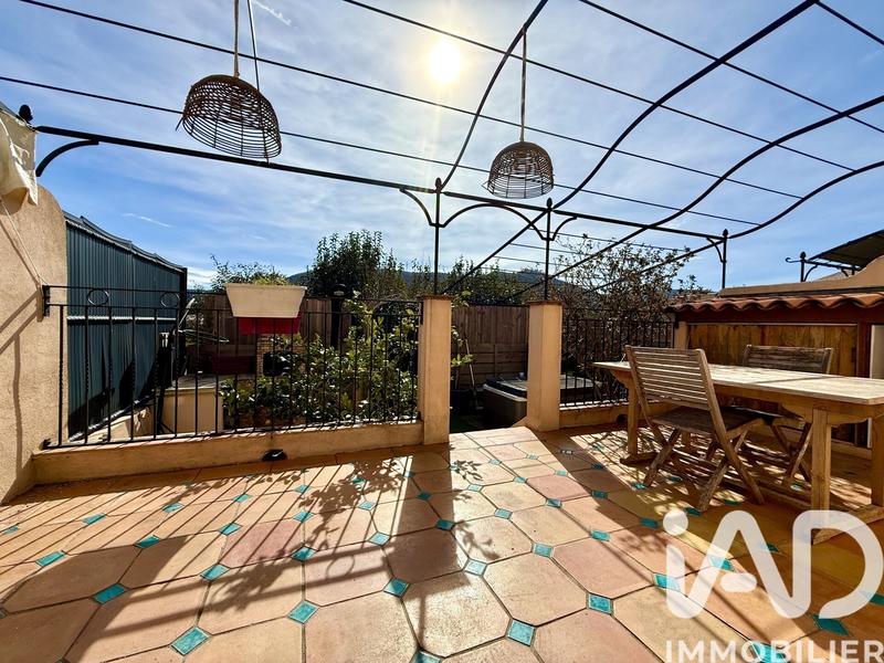 Maison - 94 m² - 5 pièces