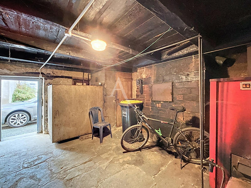 Maison - 213 m² - 8 pièces