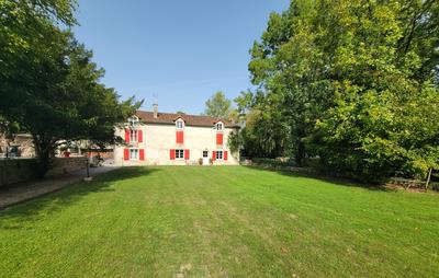 Demeure - 298 m² - 11 pièces