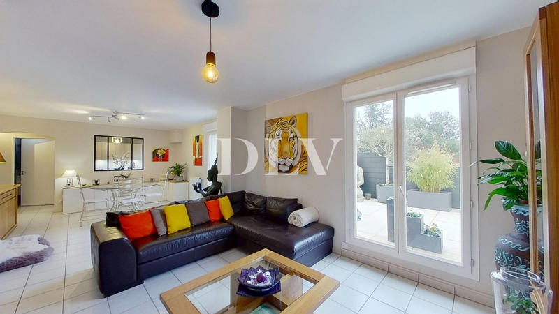 Appartement - 99 m² - 5 pièces