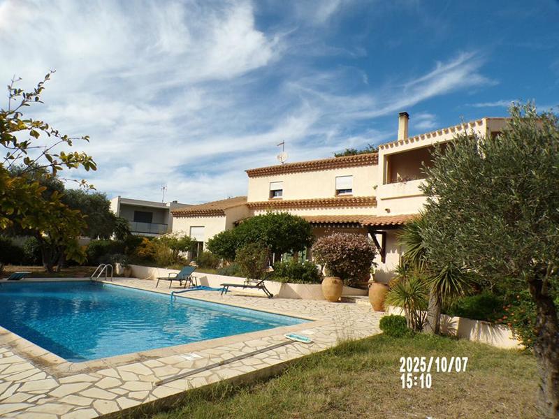 Villa - 270 m² - 6 pièces