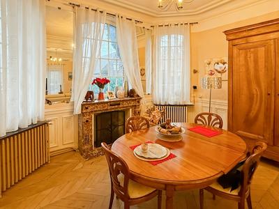 Maison bourgeoise - 289 m² - 13 pièces