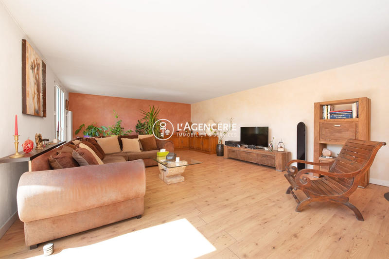 Maison - 210 m² - 6 pièces