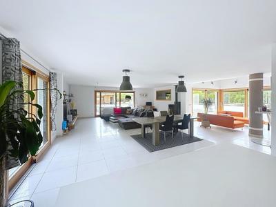 Maison - 220 m² - 5 pièces