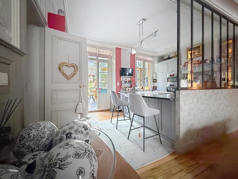 Maison de maîtres - 300 m² - 8 pièces