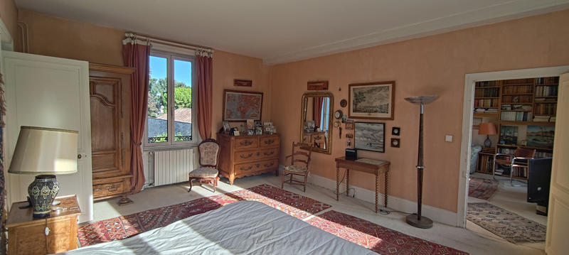 Maison - 222 m² - 14 pièces