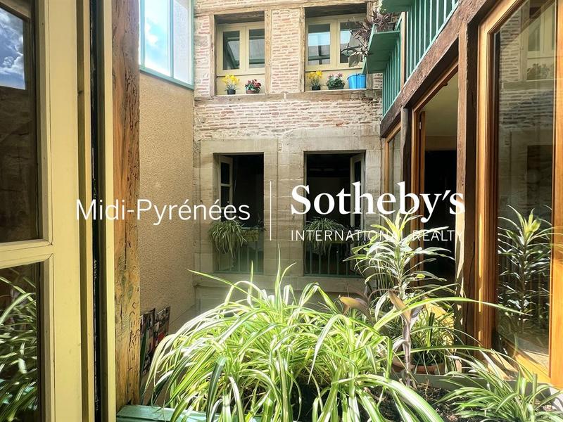 Maison - 377 m² - 12 pièces