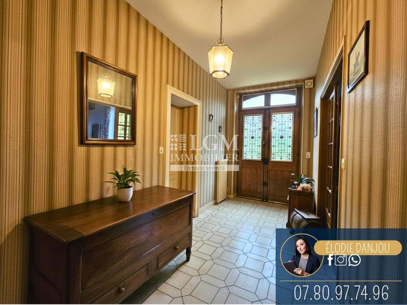 Propriété - 285 m² - 9 pièces