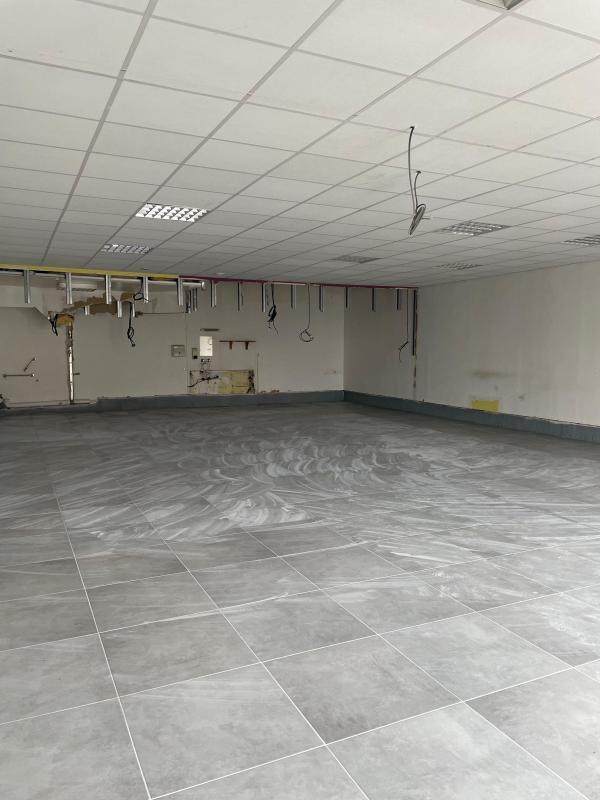 Local commercial - 115 m²