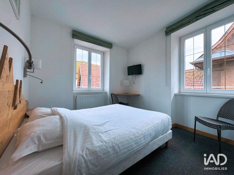 Maison - 1 100 m² - 11 pièces