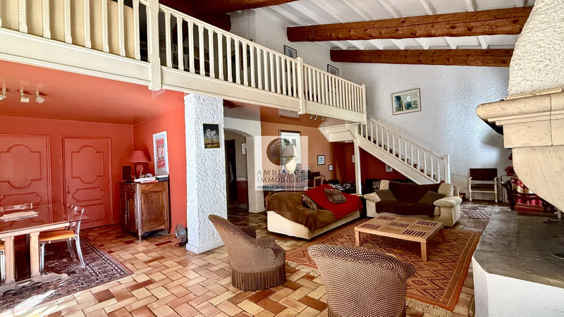 Maison - 240 m² - 7 pièces