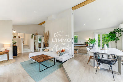 Maison - 240 m² - 6 pièces