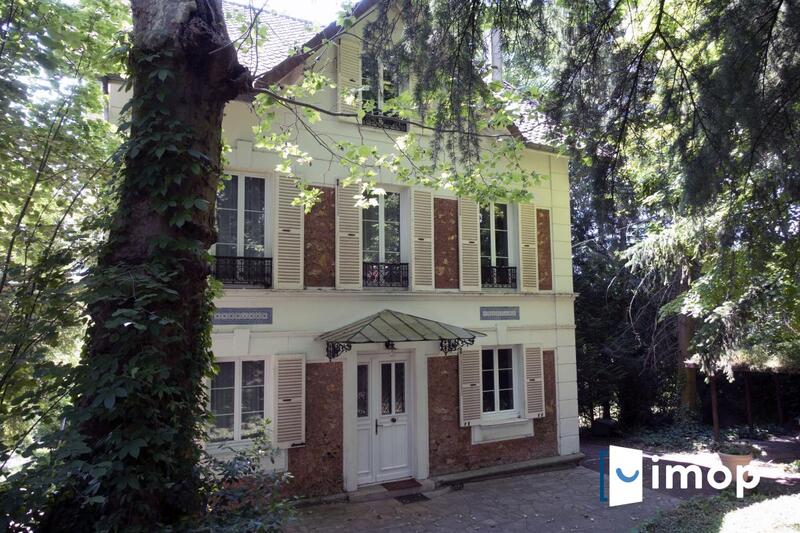 Maison - 234 m² - 7 pièces