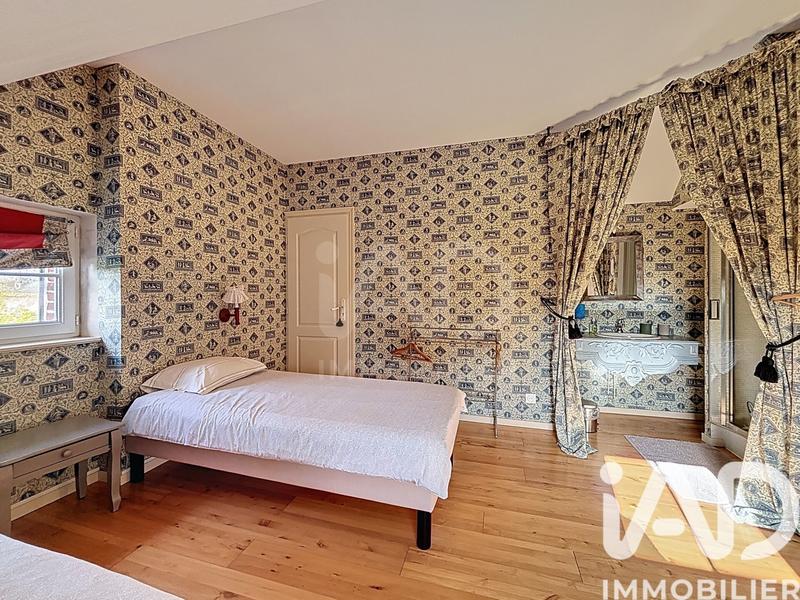 Maison - 238 m² - 9 pièces