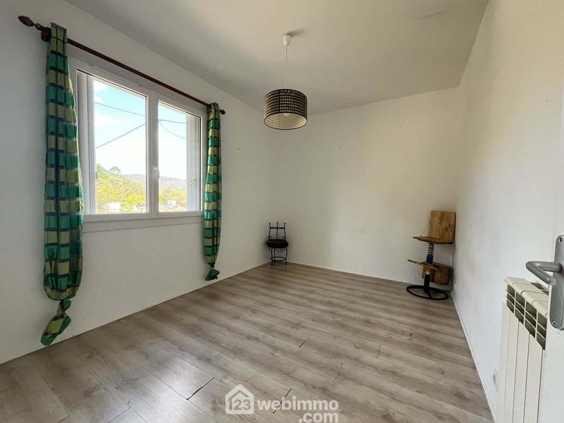 Maison - 181 m² - 9 pièces