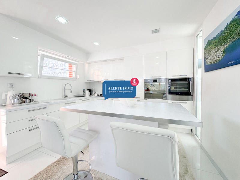 Maison - 208 m² - 10 pièces