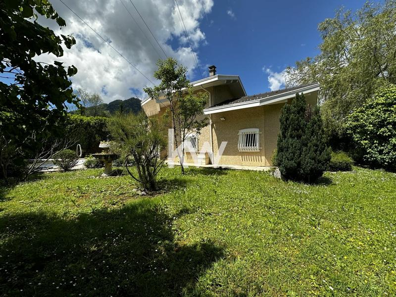 Maison - 440 m² - 6 pièces