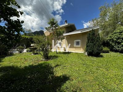 Maison - 440 m² - 6 pièces