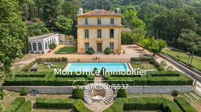 Maison - 500 m² - 8 pièces