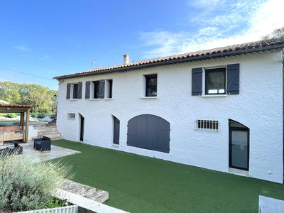 Maison - 210 m² - 6 pièces