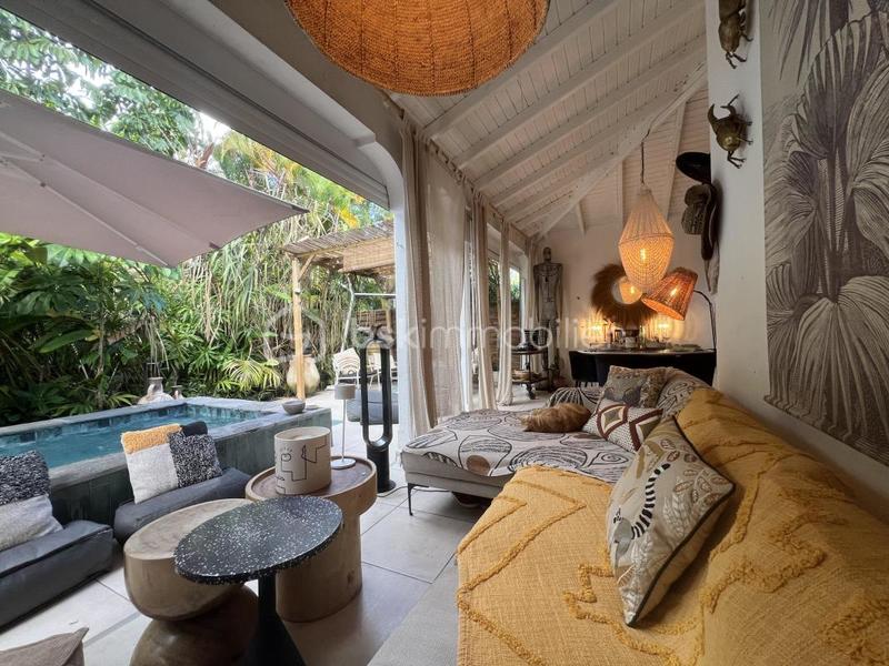 Propriété - 256 m² - 14 pièces