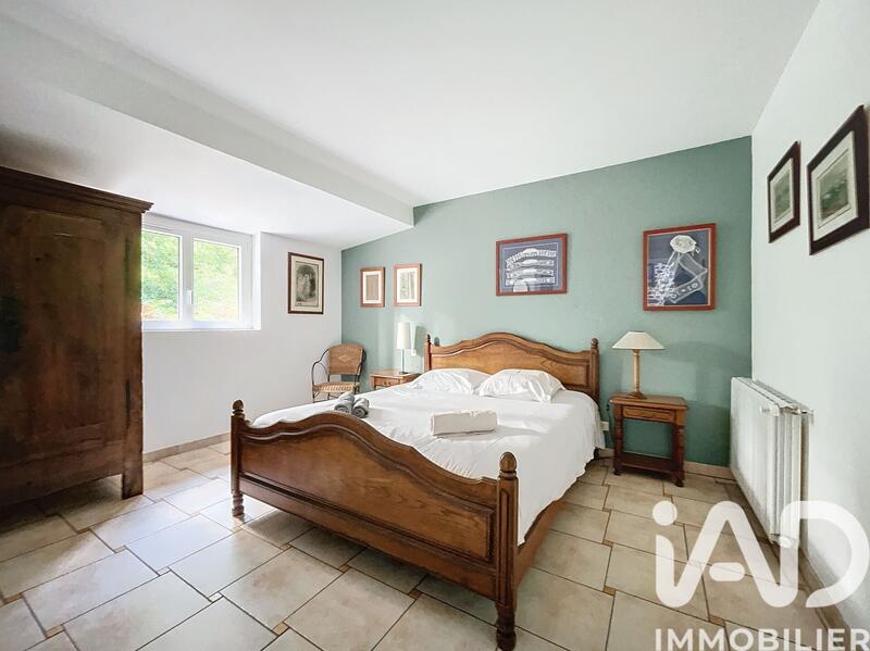 Maison - 238 m² - 10 pièces