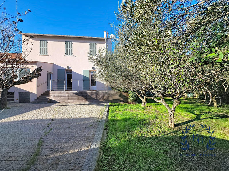 Maison - 166 m² - 5 pièces