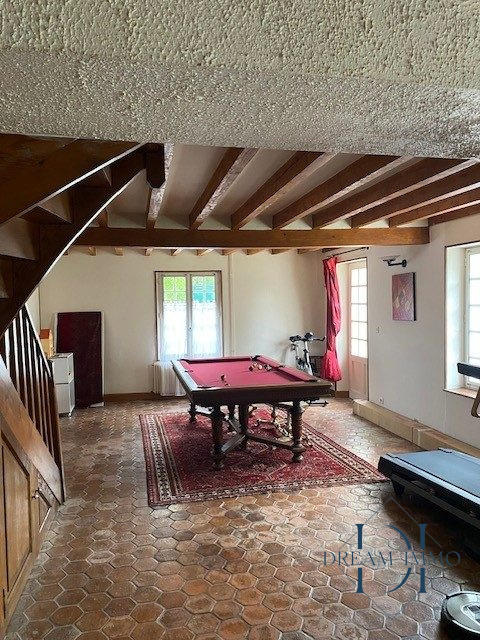 Maison - 270 m² - 10 pièces