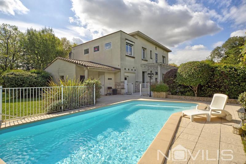 Maison - 200 m² - 6 pièces