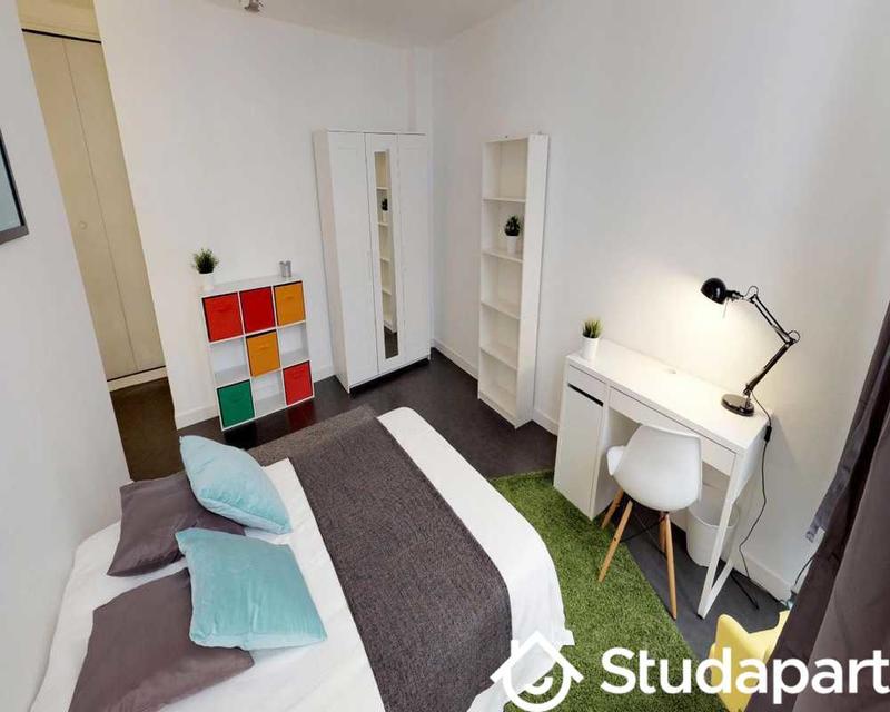 Chambre - 90 m² - 1 pièce