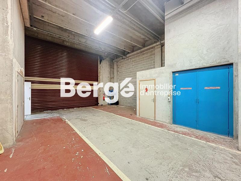 Entrepôt - 950 m²