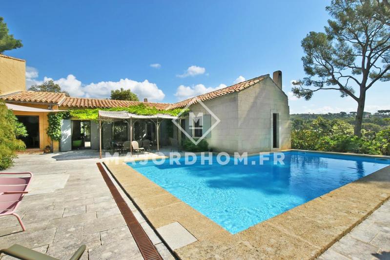 Maison - 215 m² - 7 pièces