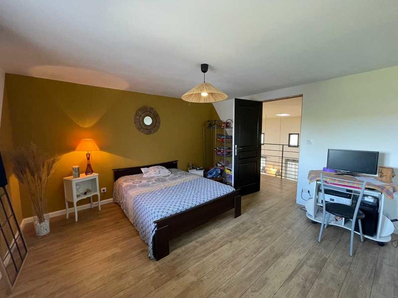 Maison - 300 m² - 5 pièces