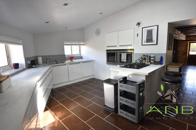 Maison - 305 m² - 8 pièces