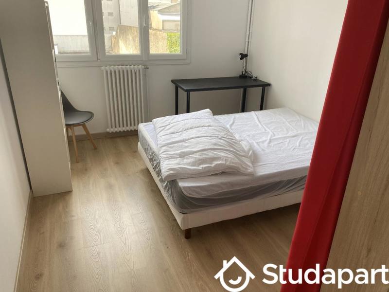 Chambre - 11 m² - 1 pièce