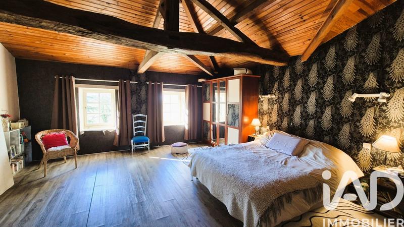 Maison - 379 m² - 10 pièces