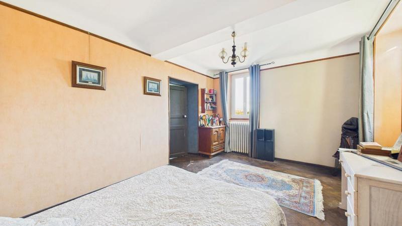 Maison - 267 m² - 9 pièces