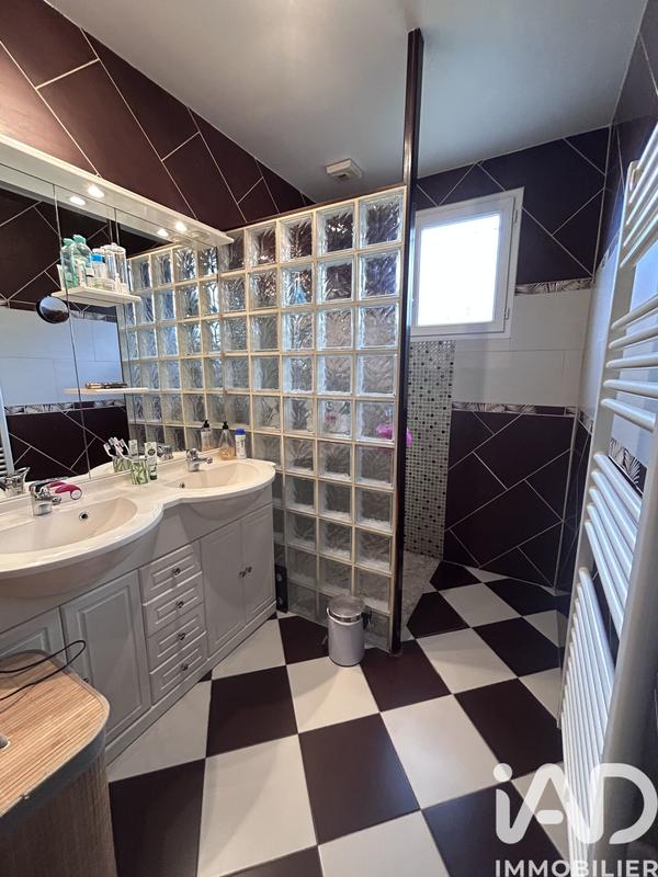 Maison - 93 m² - 4 pièces