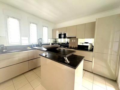 Maison - 111 m² - 5 pièces