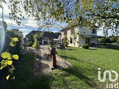 Maison - 180 m² - 8 pièces