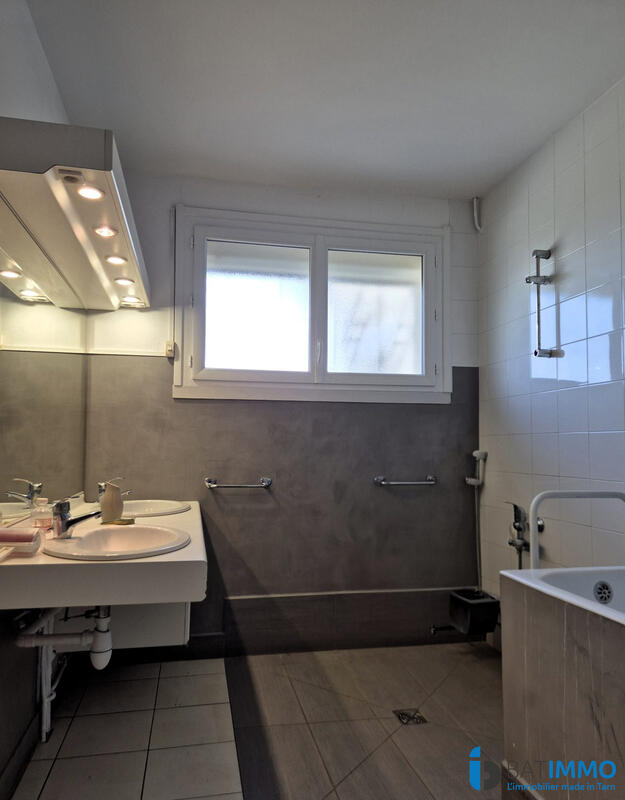 Maison - 166 m² - 7 pièces