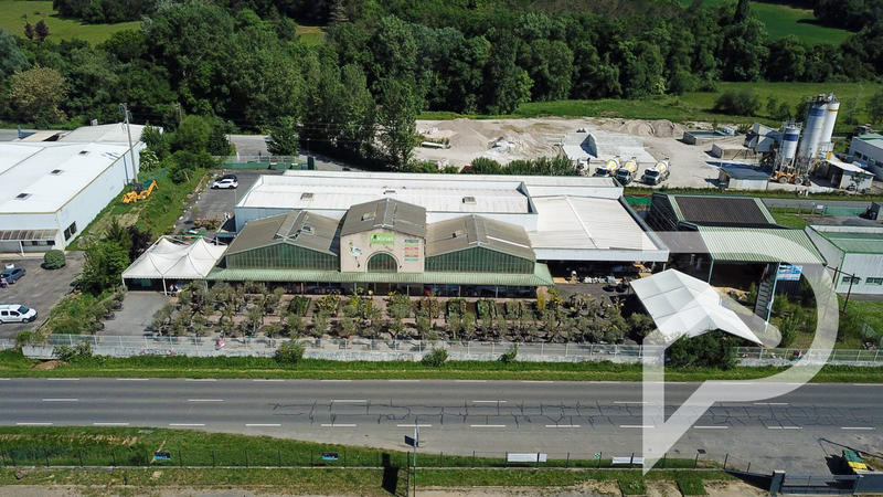 Local commercial - 2 600 m²