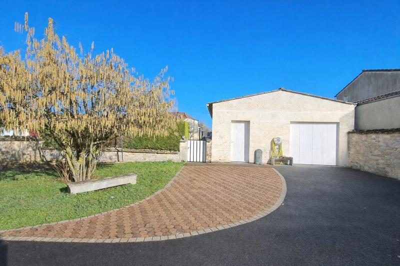 Maison - 198 m² - 7 pièces