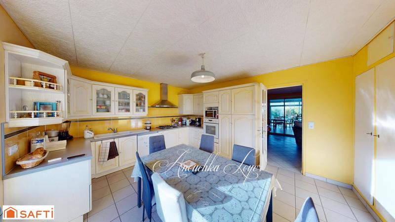 Maison - 280 m² - 9 pièces