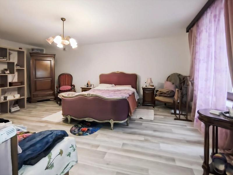 Maison - 306 m² - 11 pièces