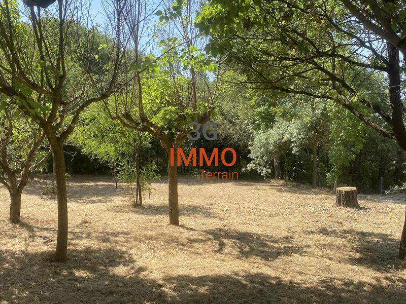 Terrain constructible - 900 m²