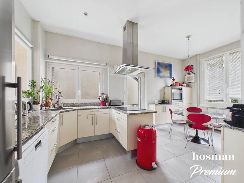 Maison - 213 m² - 8 pièces