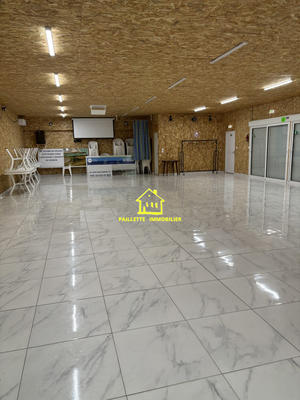 Entrepôt - 235 m² - 2 pièces