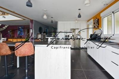 Maison - 200 m² - 7 pièces