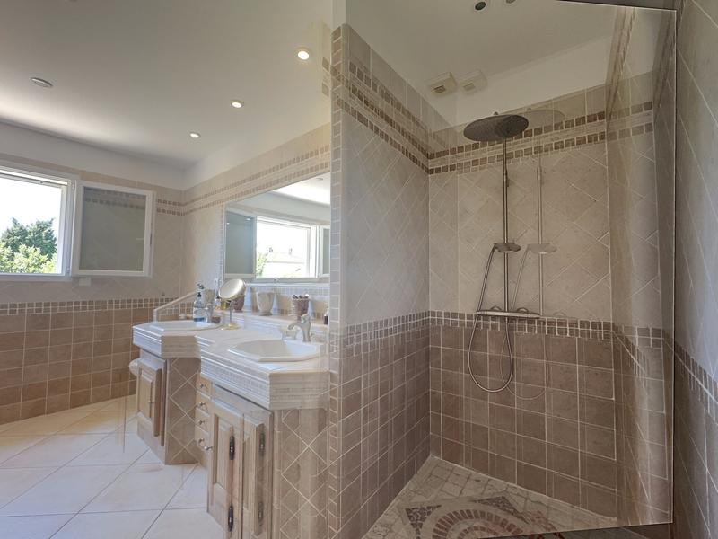 Maison - 244 m² - 8 pièces